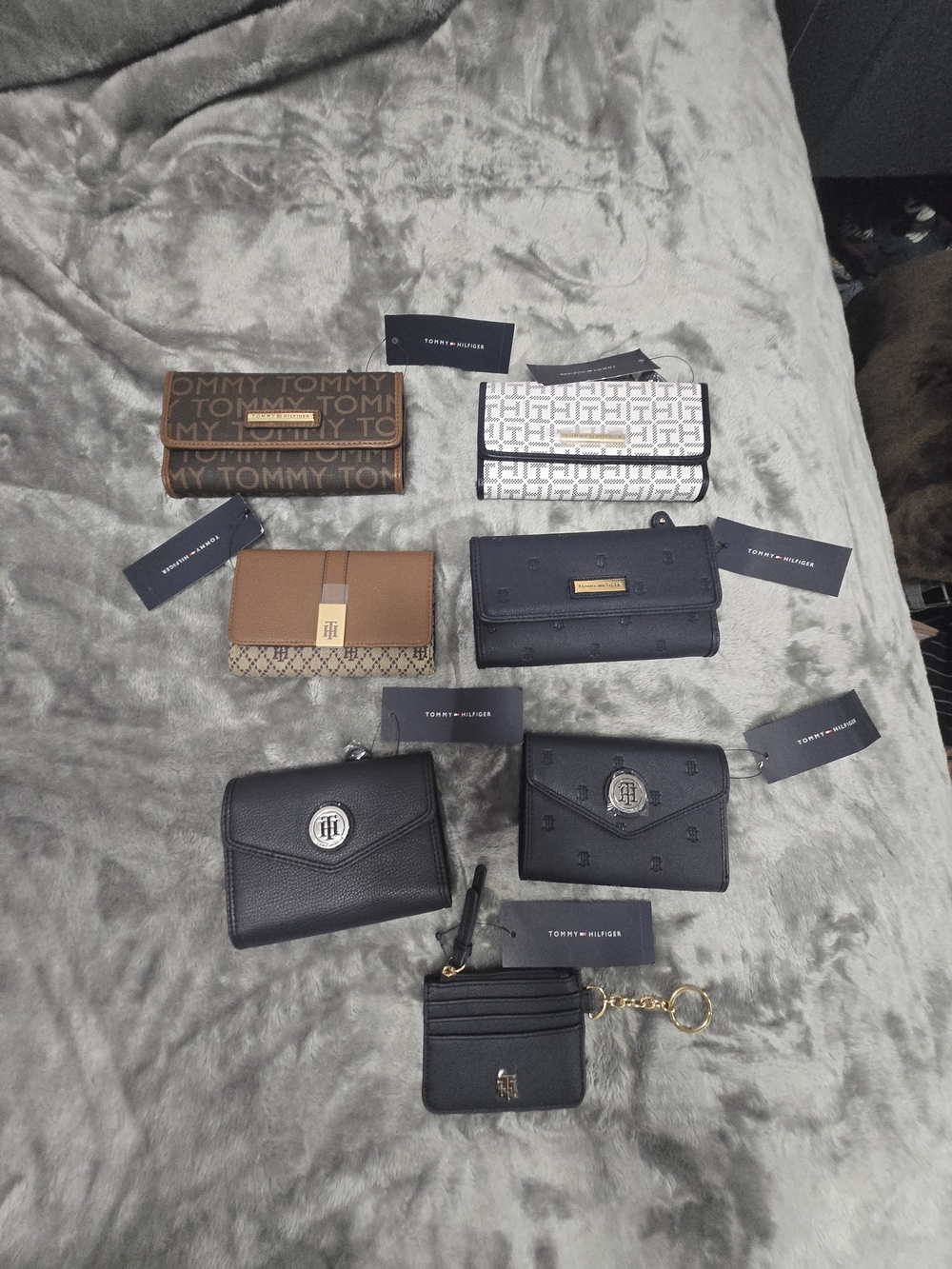 7 Tommy Hilfiger Mixed Wallet and Card Holder Set - Black, Brown, White(bundle)